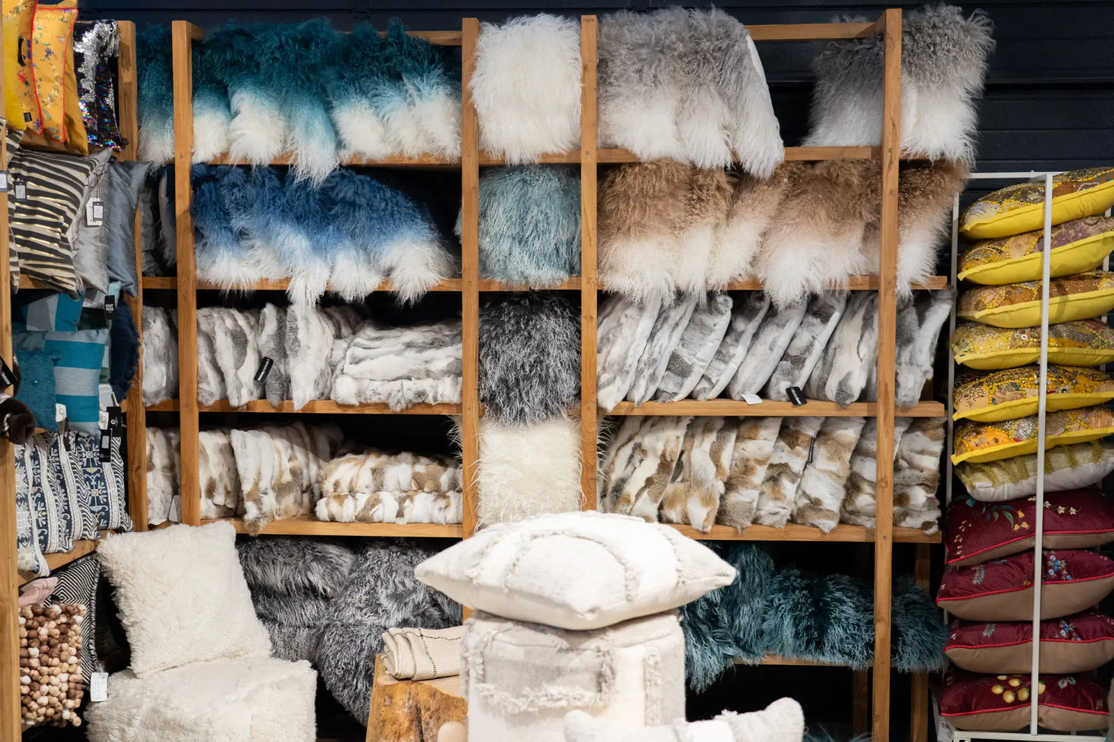 Descubre los cojines de diseño en Absolut Home: estilo y confort para tu hogar