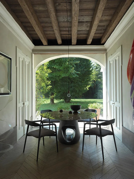 Round Barbara table