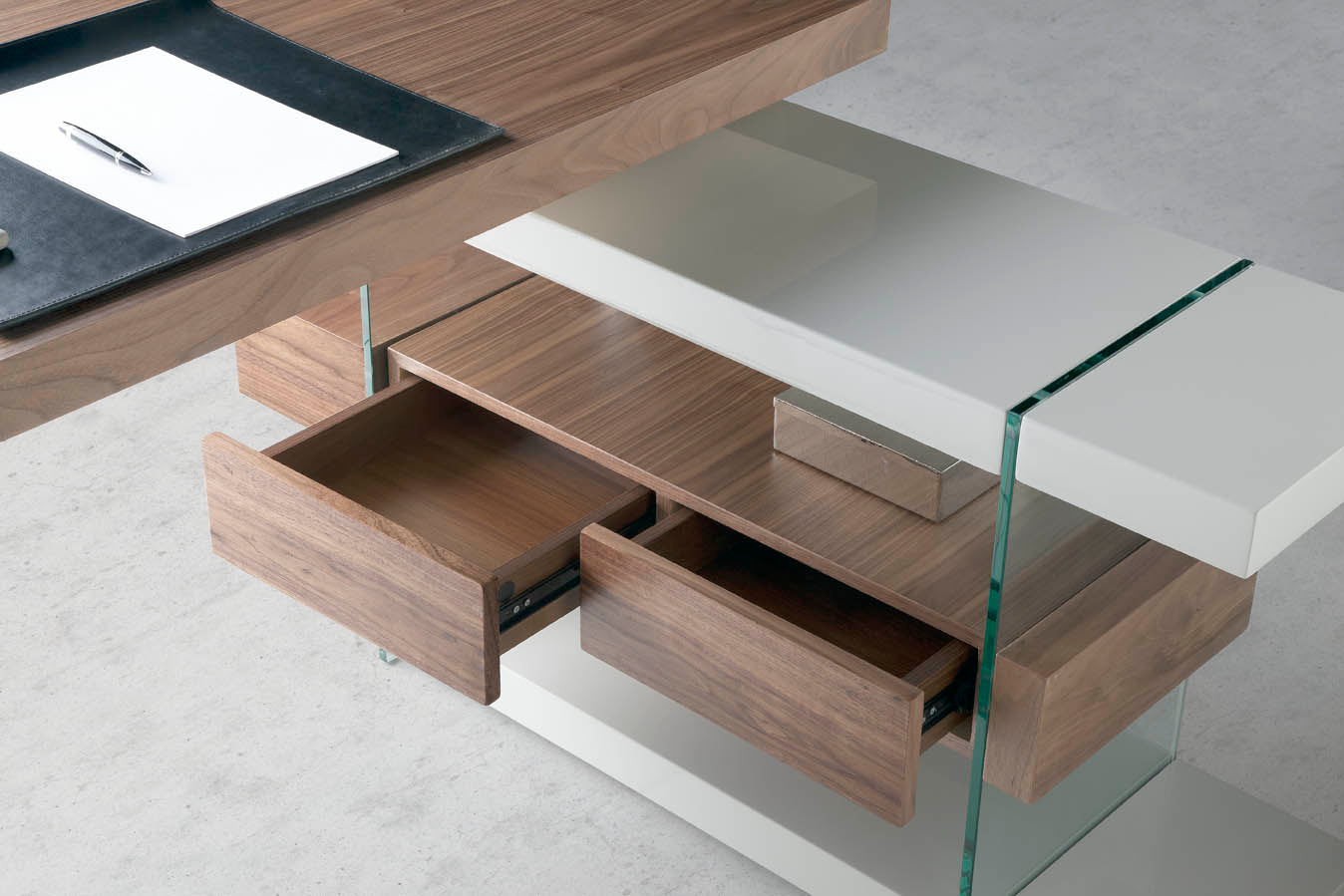 Ángel Cerdá desk table