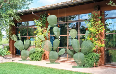 Separador de exterior con ficus metálico de EMU organizando terraza en Mallorca
